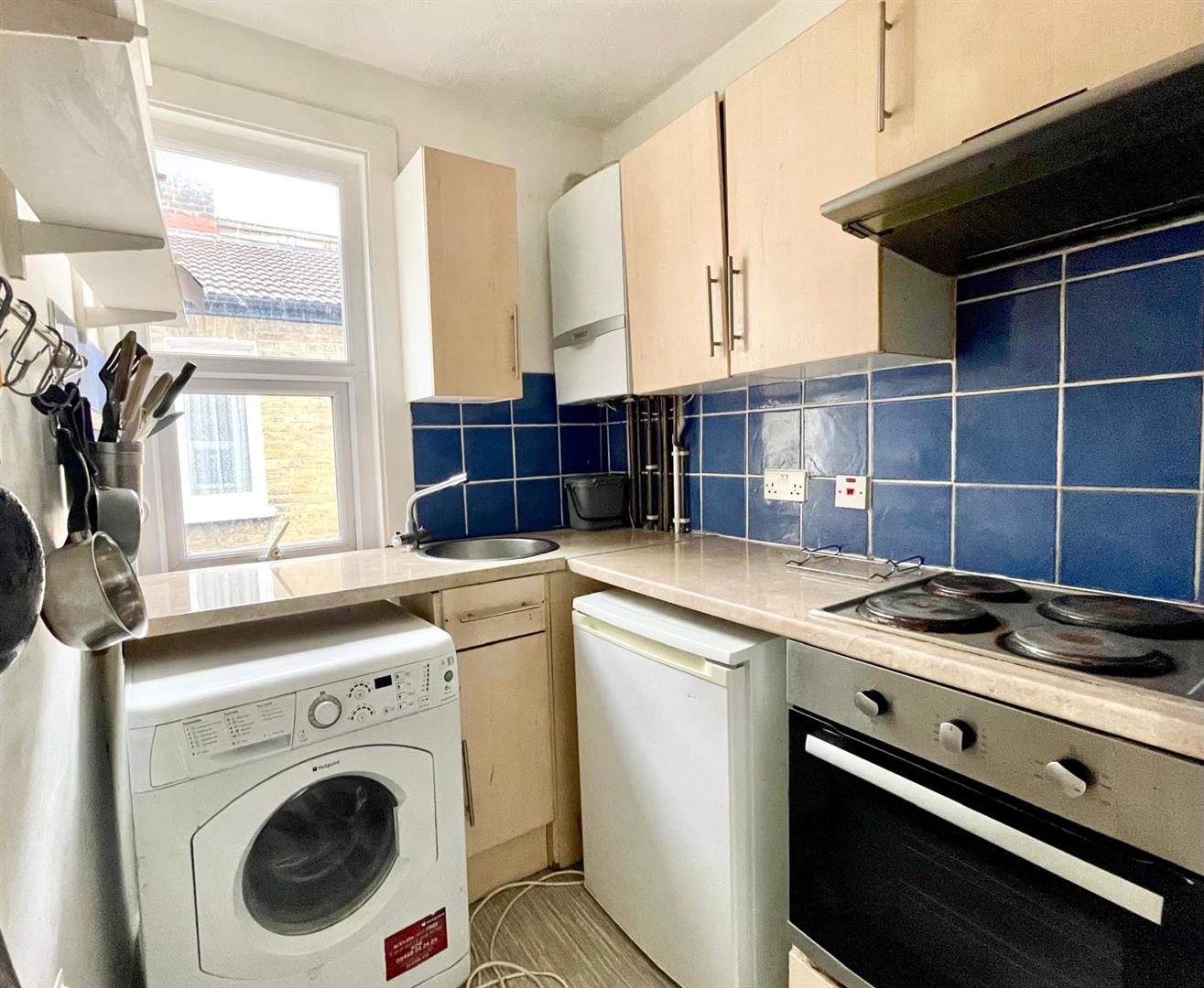 2 bed flat to rent in Medusa Road, London 2