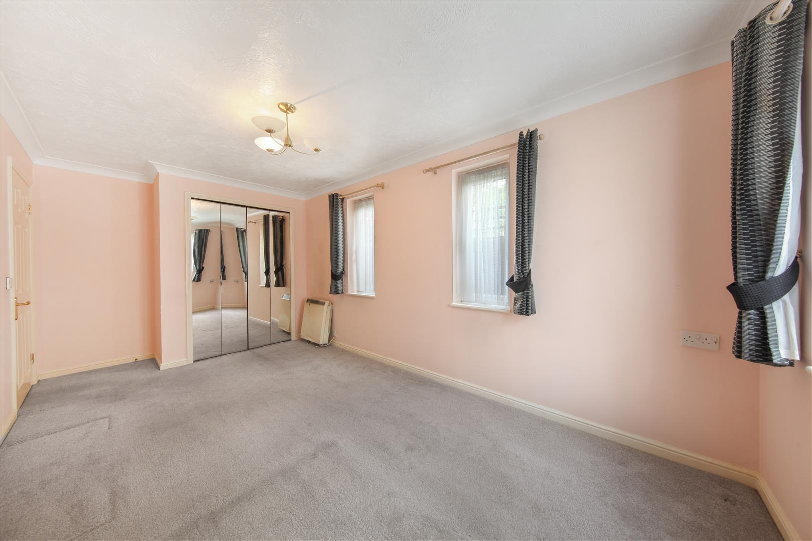 1 bed flat for sale in Whitburn Road, London  - Property Image 7