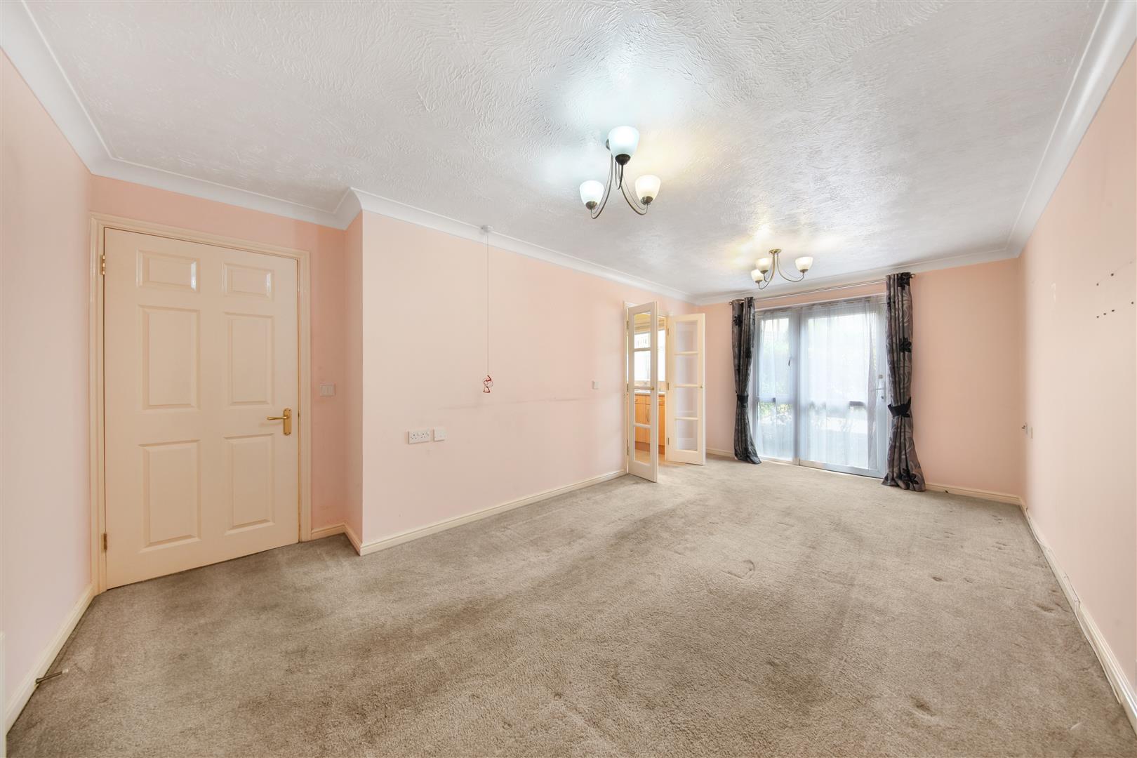 1 bed flat for sale in Whitburn Road, London  - Property Image 3