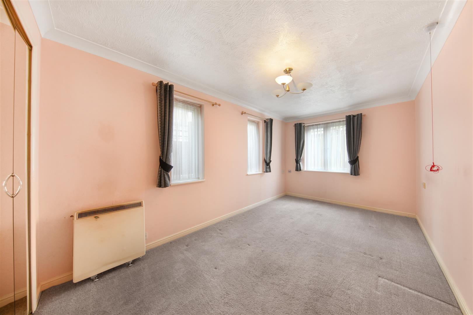 1 bed flat for sale in Whitburn Road, London  - Property Image 9