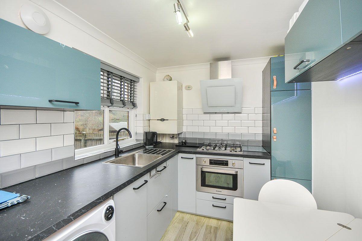 1 bed flat for sale in Chinbrook Road, London  - Property Image 5
