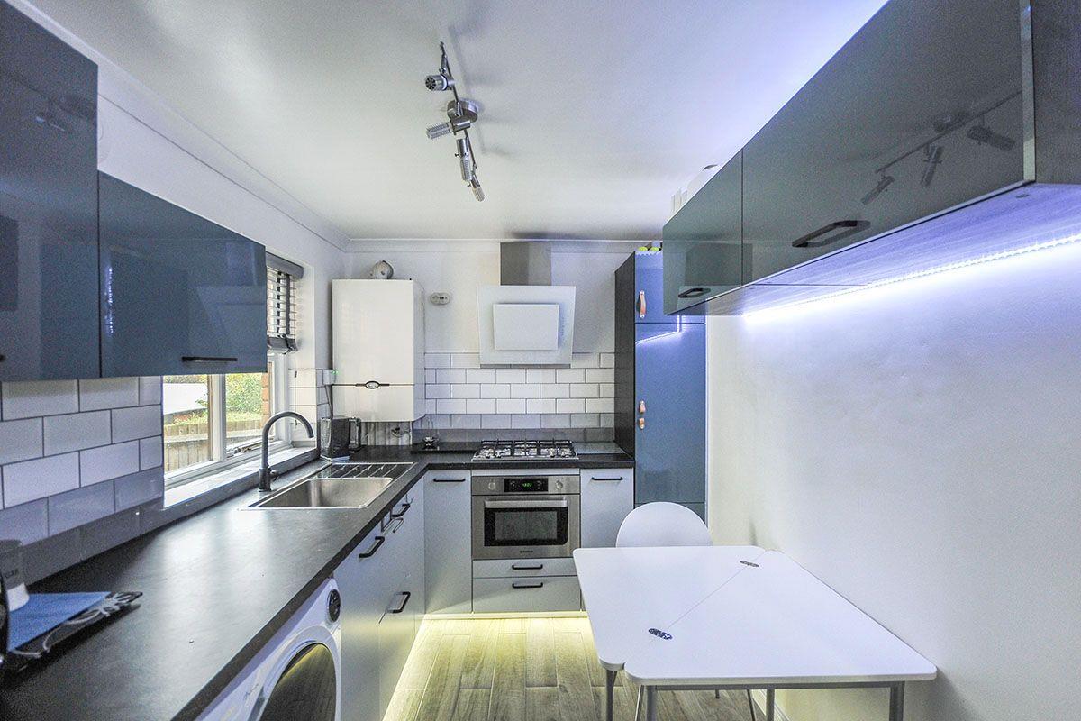 1 bed flat for sale in Chinbrook Road, London 3