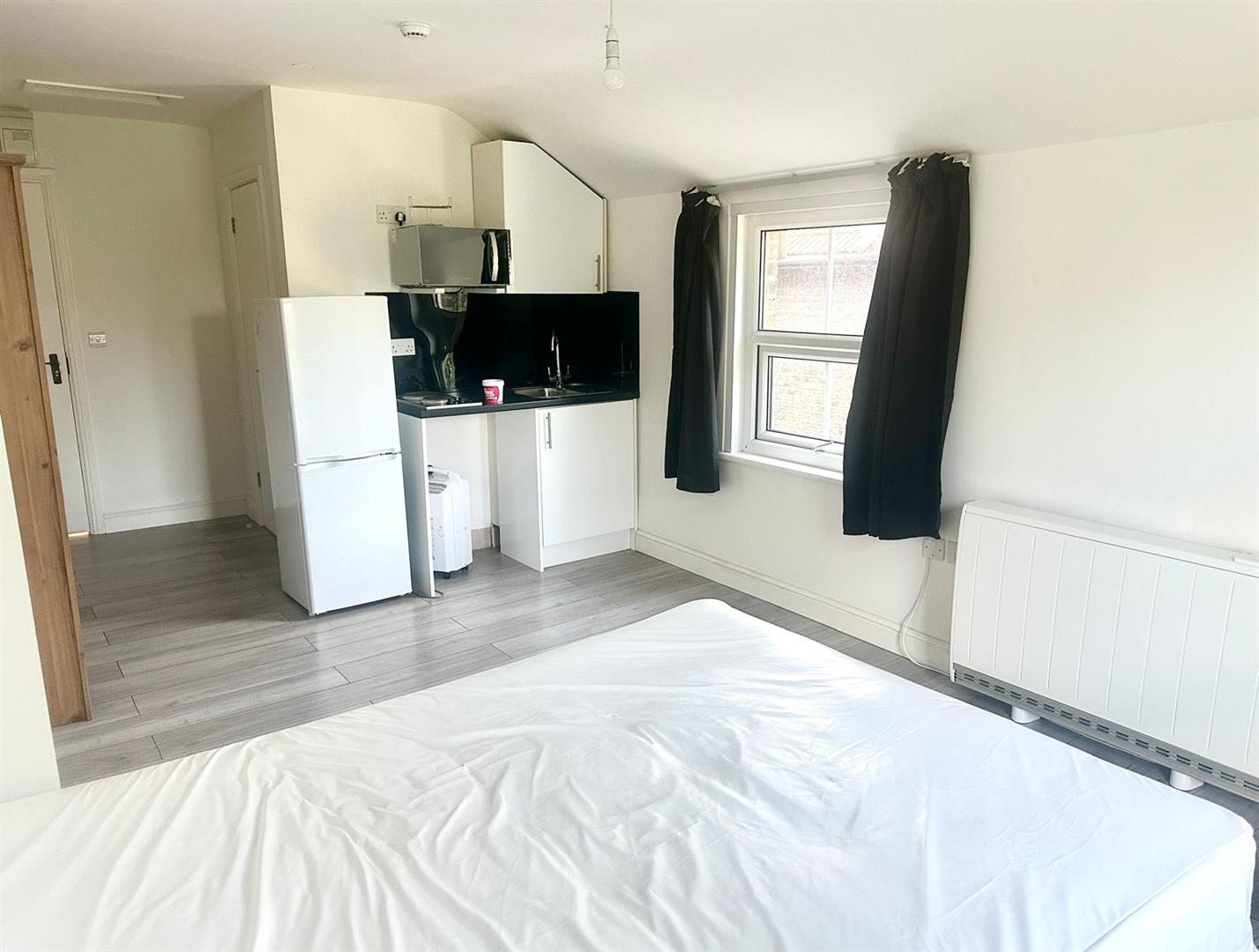 1 bed terraced house to rent in Brownhill Road, Catford, SE6 