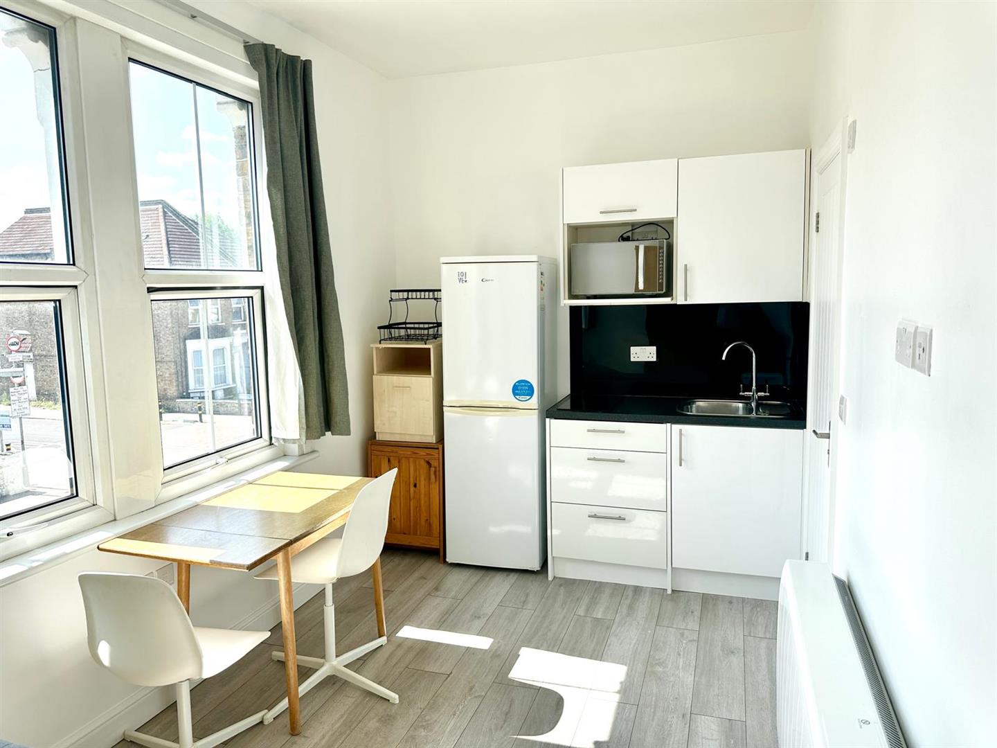 1 bed house share to rent in Brownhill Road, Catford 1