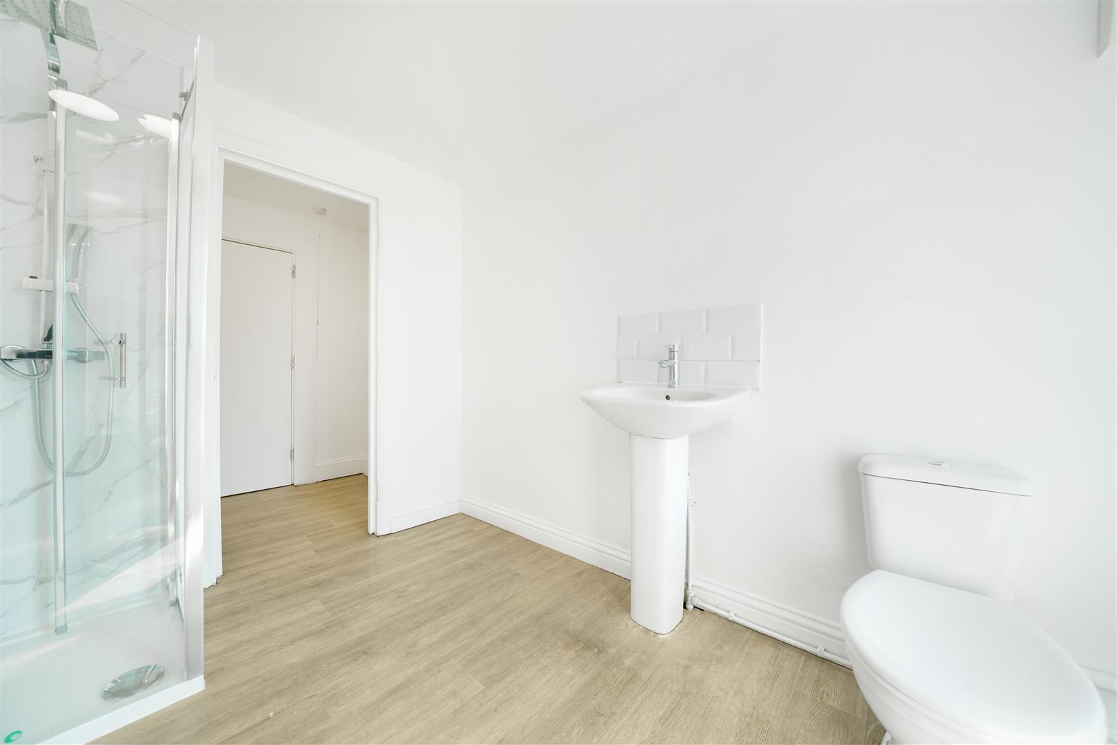 1 bed house share to rent in Crescent Road, London  - Property Image 5