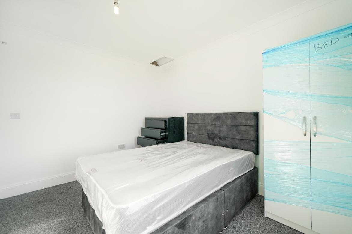 1 bed house share to rent in Crescent Road, London  - Property Image 2