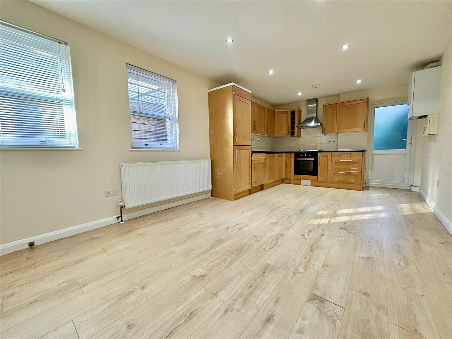 2 bed flat to rent in Deptford Broadway, London  - Property Image 2