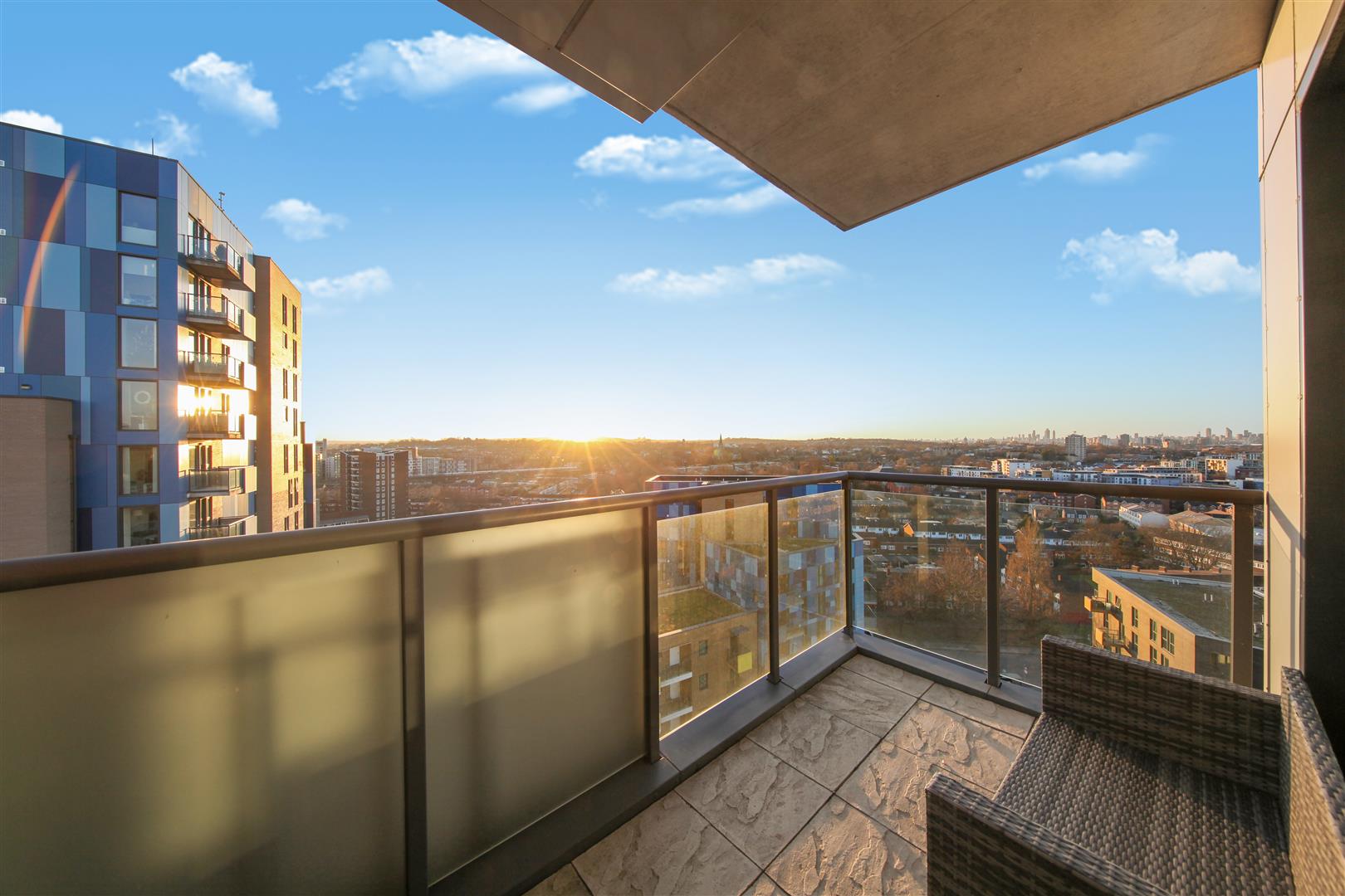 2 bed flat for sale in Larkwood Avenue, London - Property Image 1