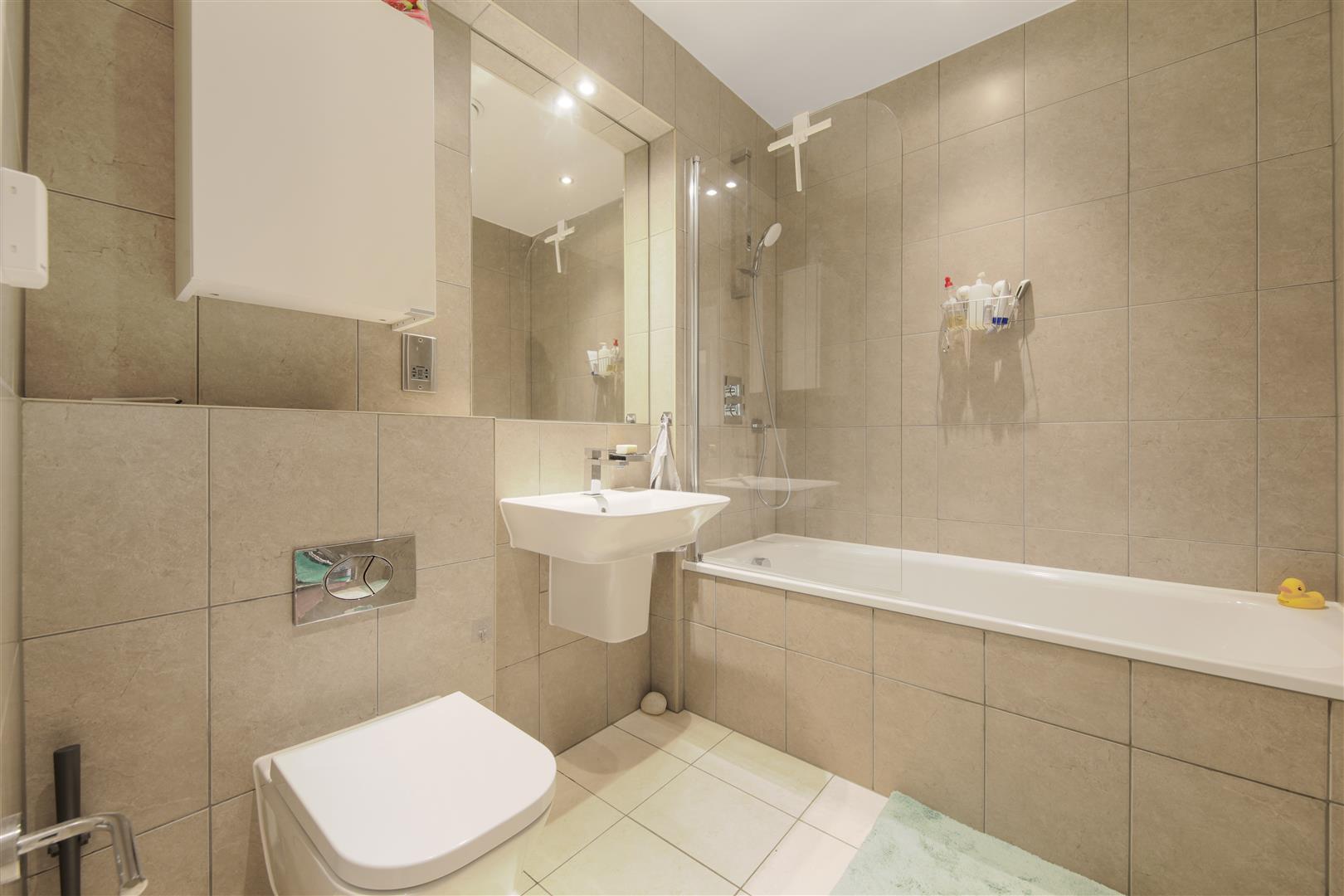 2 bed flat for sale in Larkwood Avenue, London 12