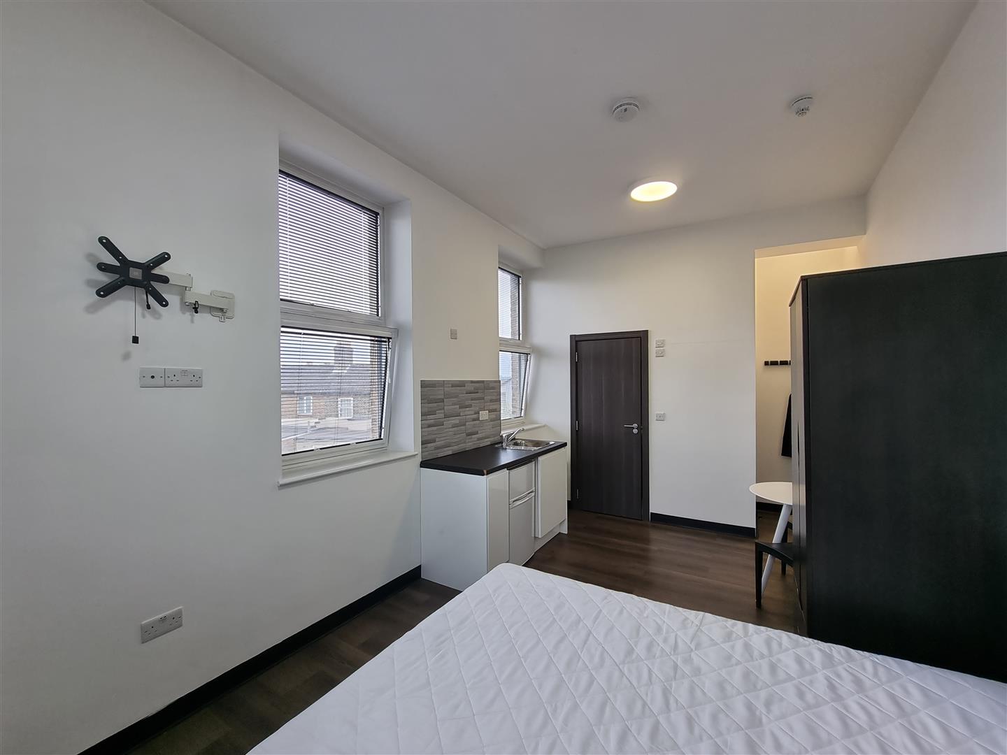 1 bed house share to rent in Parish Lane, London  - Property Image 2