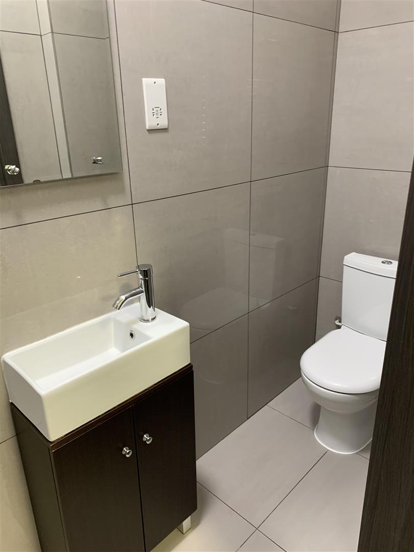 1 bed flat to rent in Parish Lane, London 3