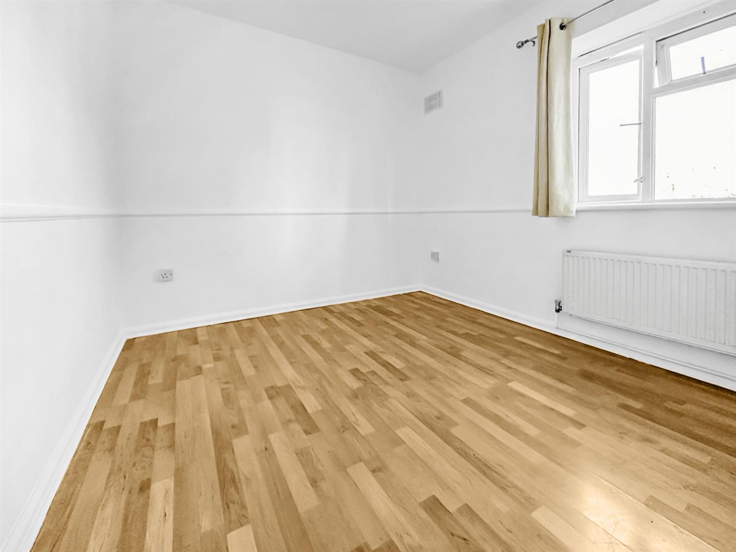 3 bed flat to rent in Bromley Road, London  - Property Image 4