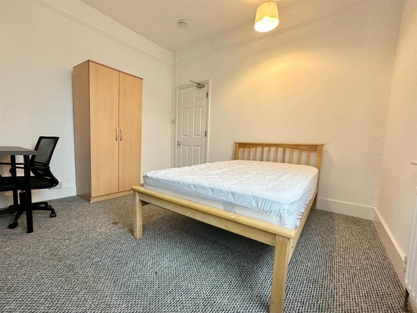 6 bed house to rent in Lee High Road, London 8