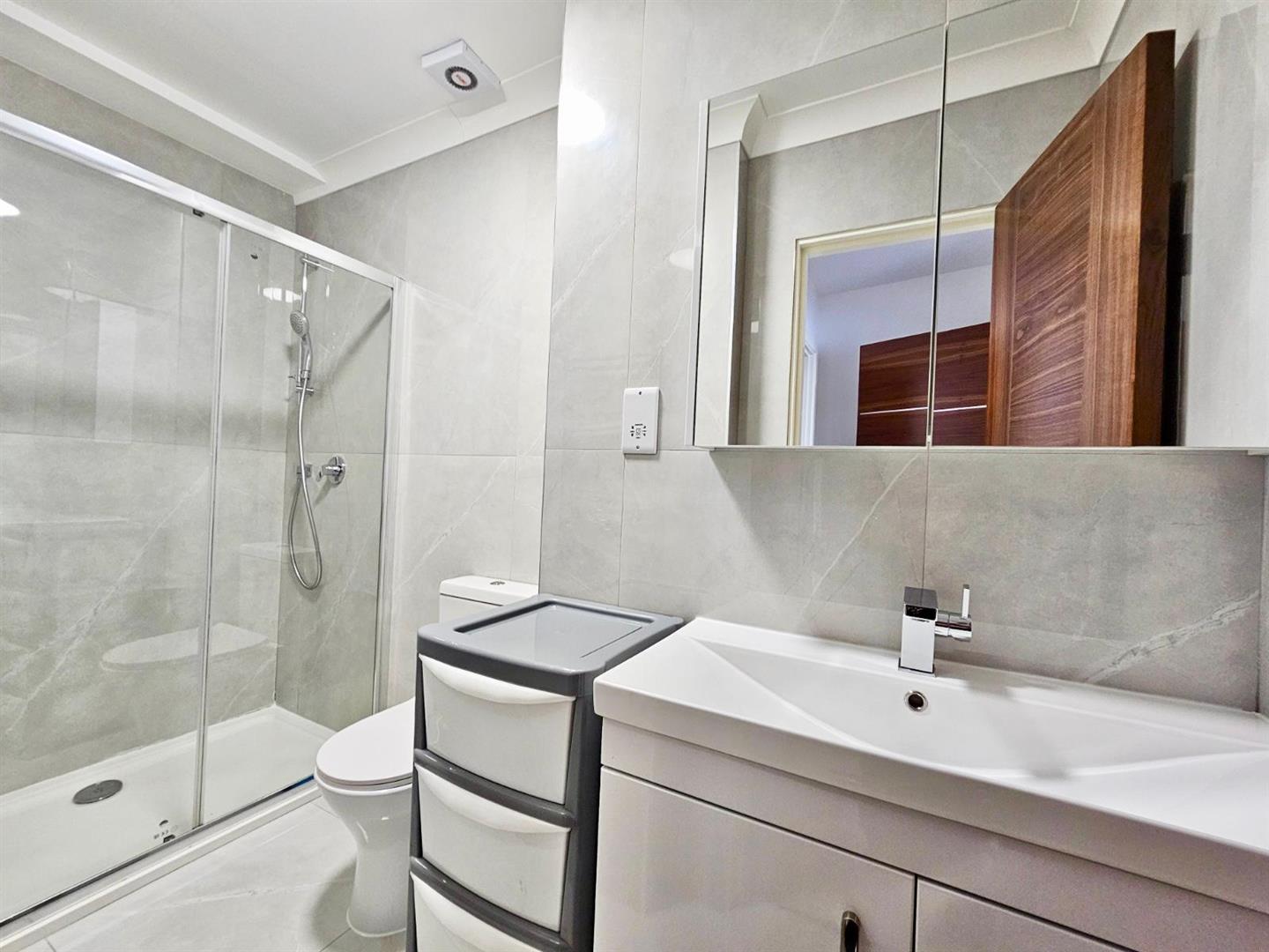 1 bed flat to rent in Woolwich Road, London  - Property Image 4