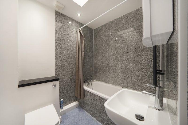 House to rent in Slaithwaite Road, London  - Property Image 3