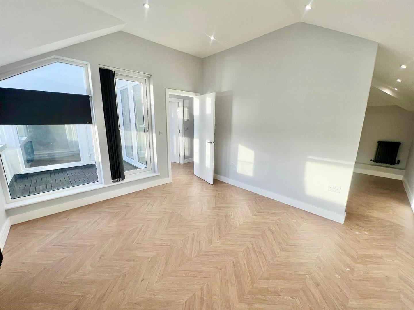 1 bed flat to rent in Limes Grove, London 4