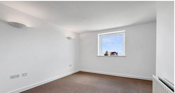 2 bed flat to rent in Argyll Road, London  - Property Image 5