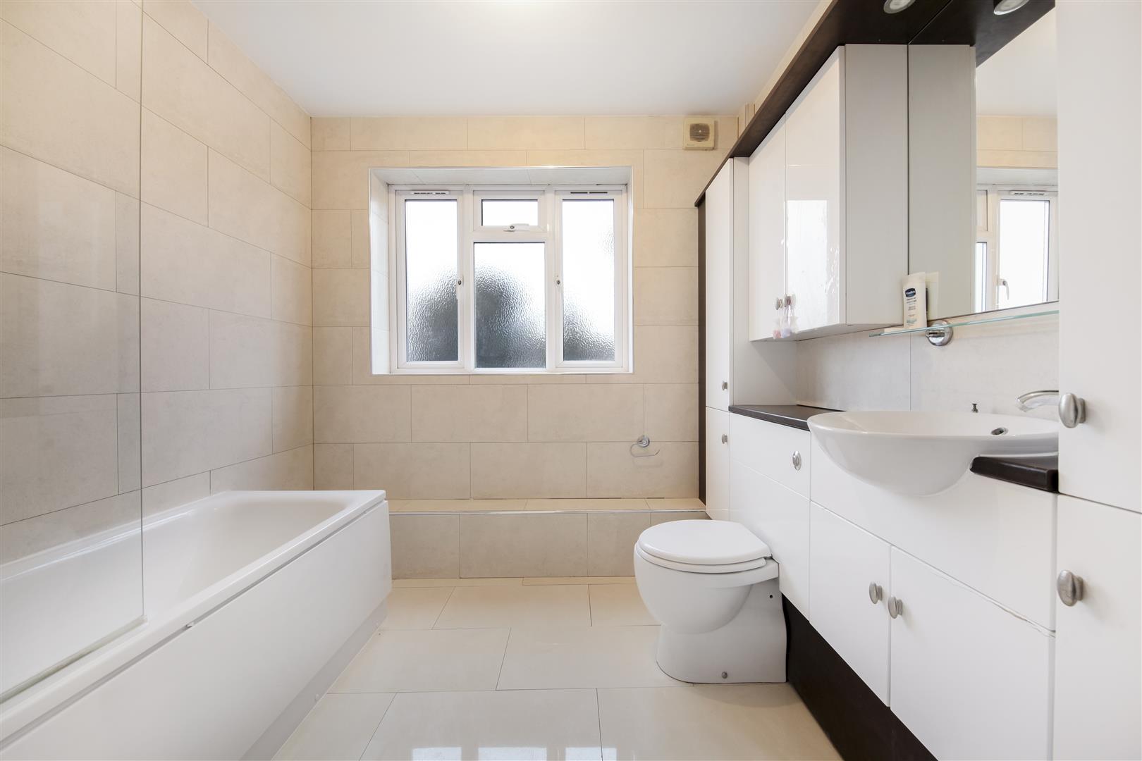 1 bed flat for sale in Crantock Road, London  - Property Image 8