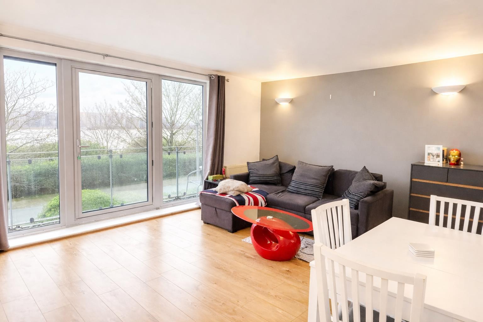 2 bed flat to rent in Merbury Close, London - Property Image 1