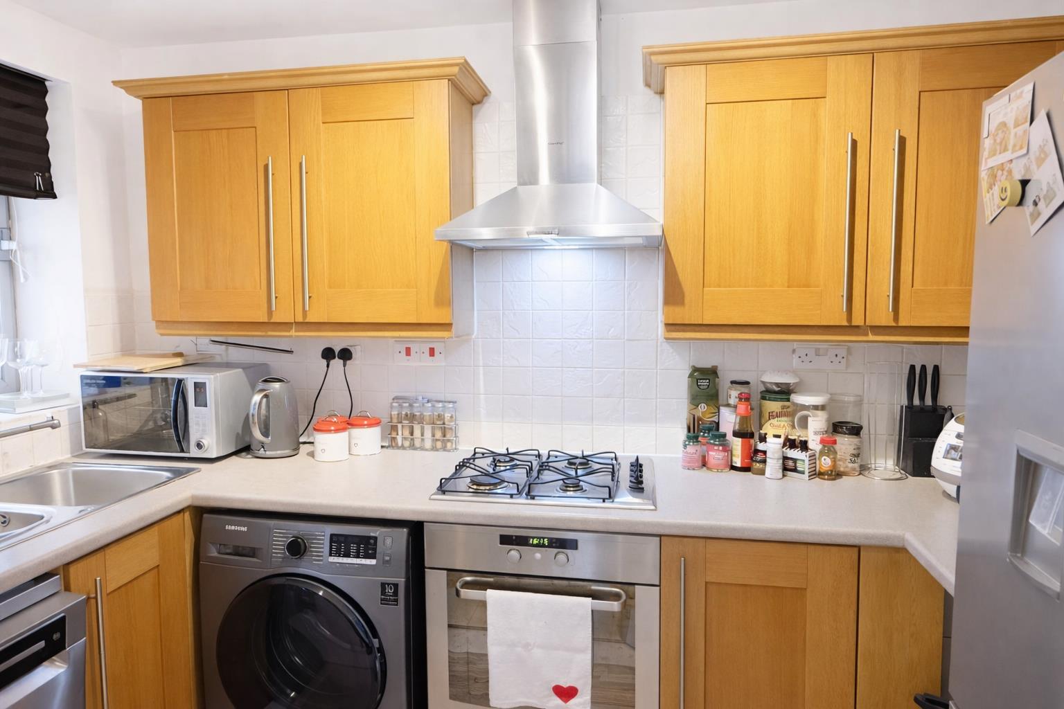 2 bed flat to rent in Merbury Close, London 2