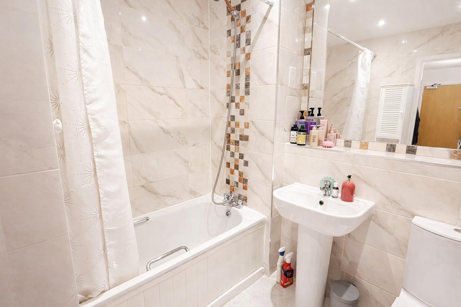 2 bed flat to rent in Merbury Close, London  - Property Image 5