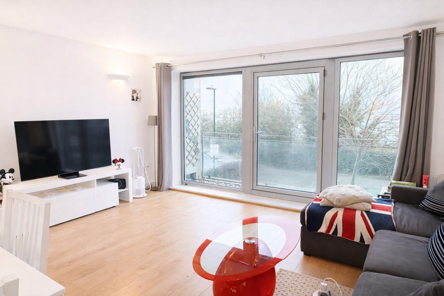 2 bed flat to rent in Merbury Close, London 1