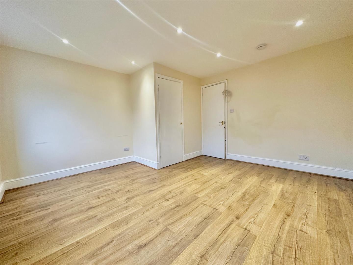 2 bed house for sale in Nickelby Close, London  - Property Image 5