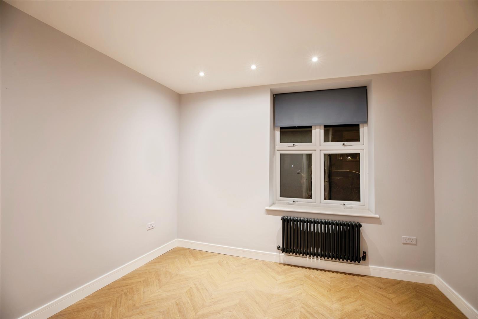 2 bed flat to rent in Limes Grove, London 6