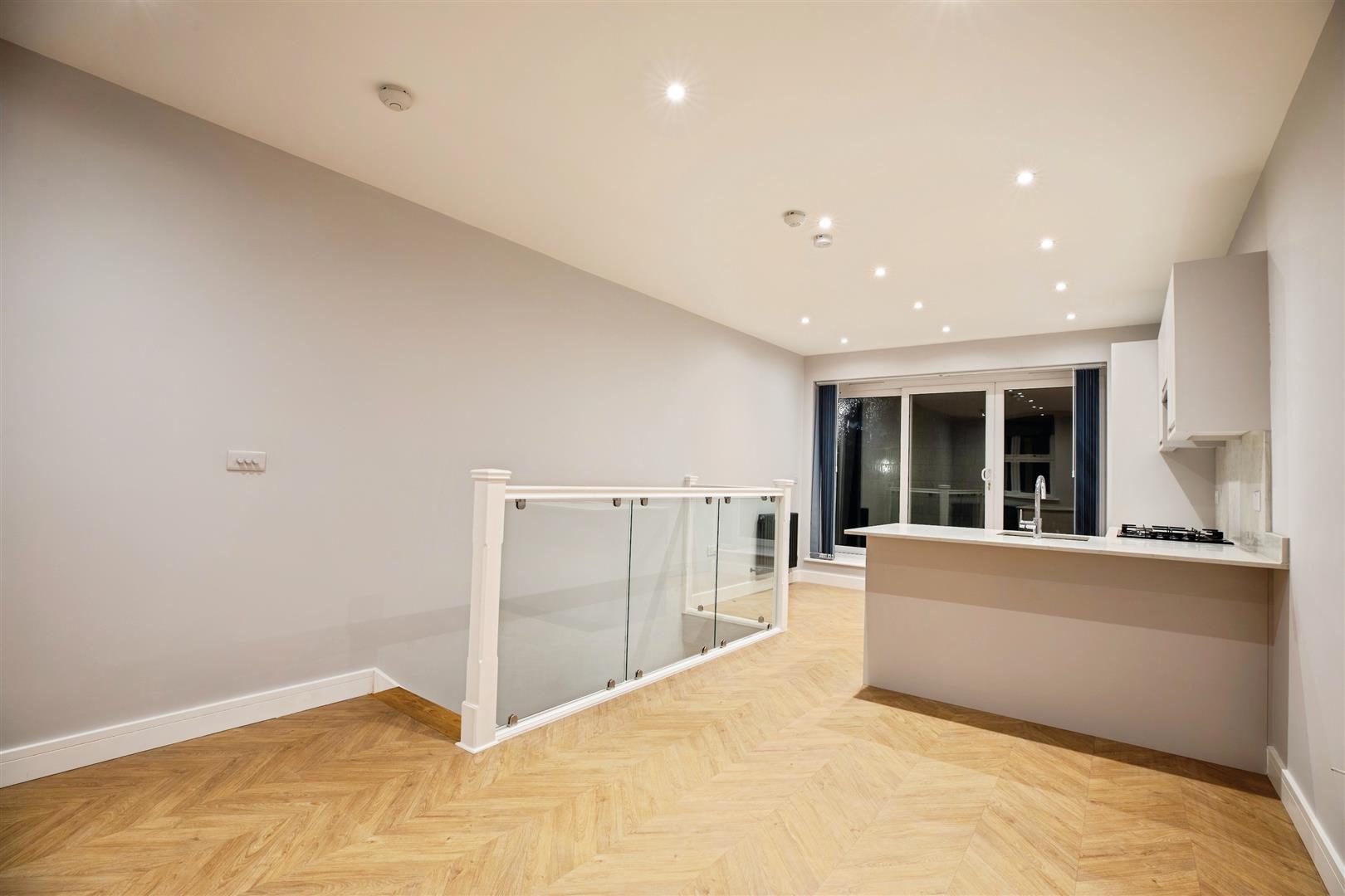 2 bed flat to rent in Limes Grove, London 3