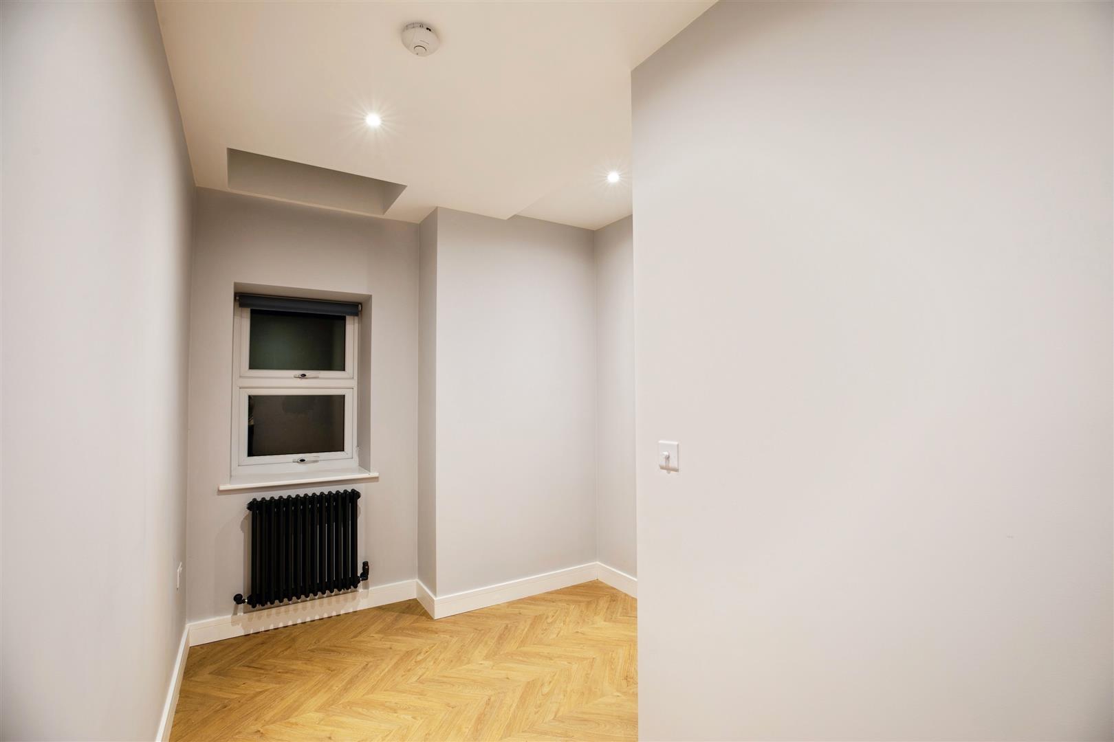 2 bed flat to rent in Limes Grove, London 4