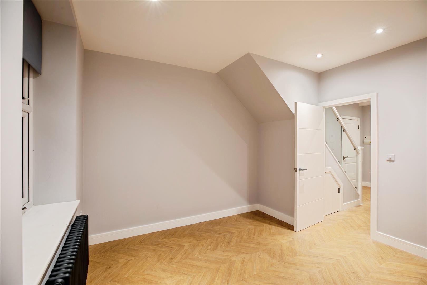 2 bed flat to rent in Limes Grove, London 7