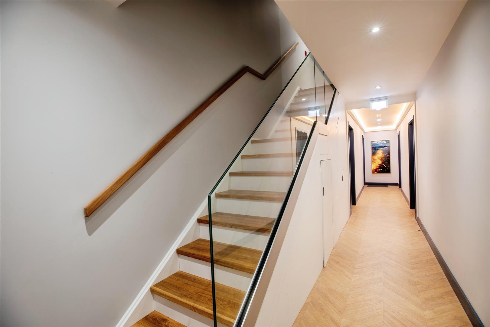 2 bed flat to rent in Limes Grove, London 5