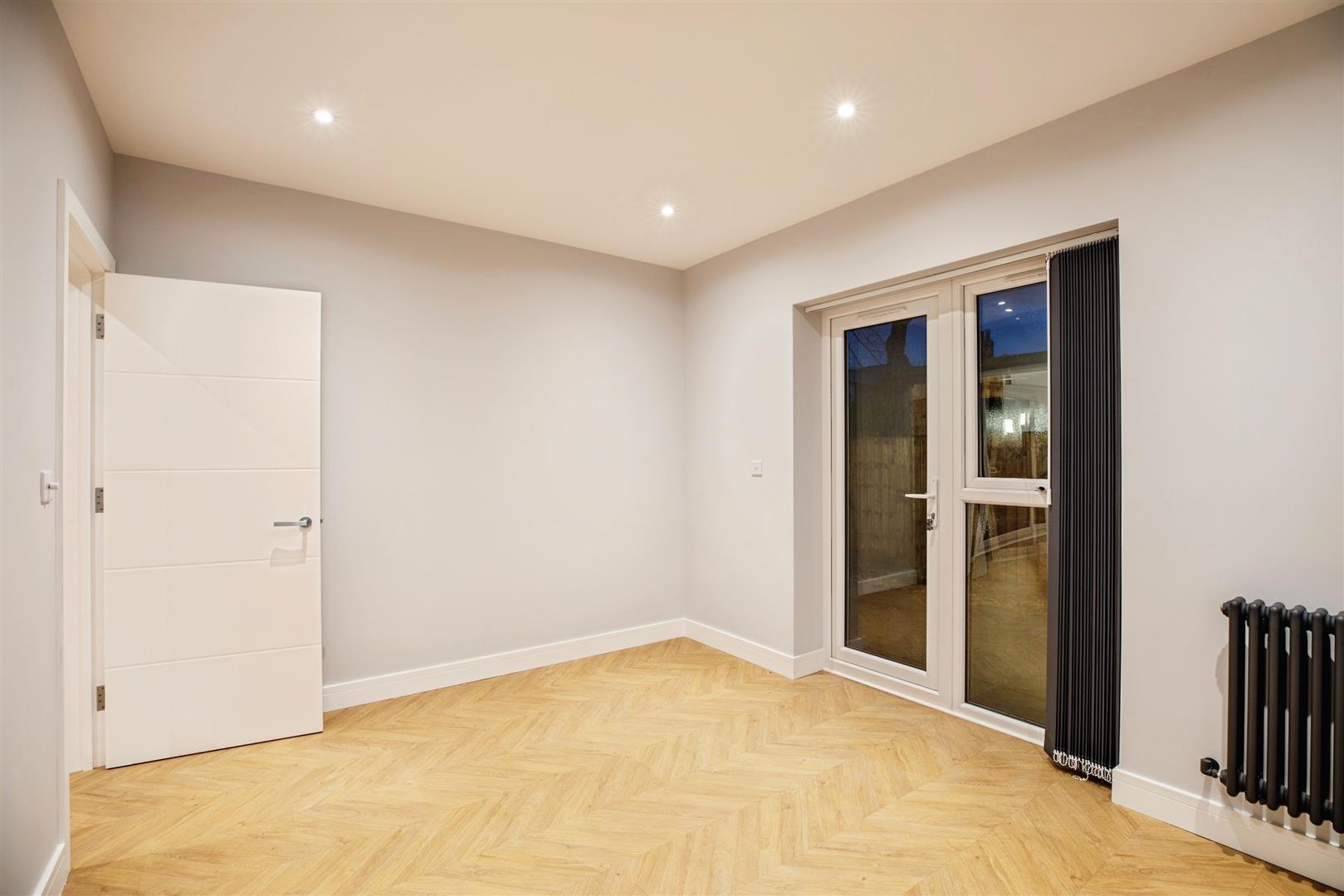 2 bed flat to rent in Limes Grove, London 7