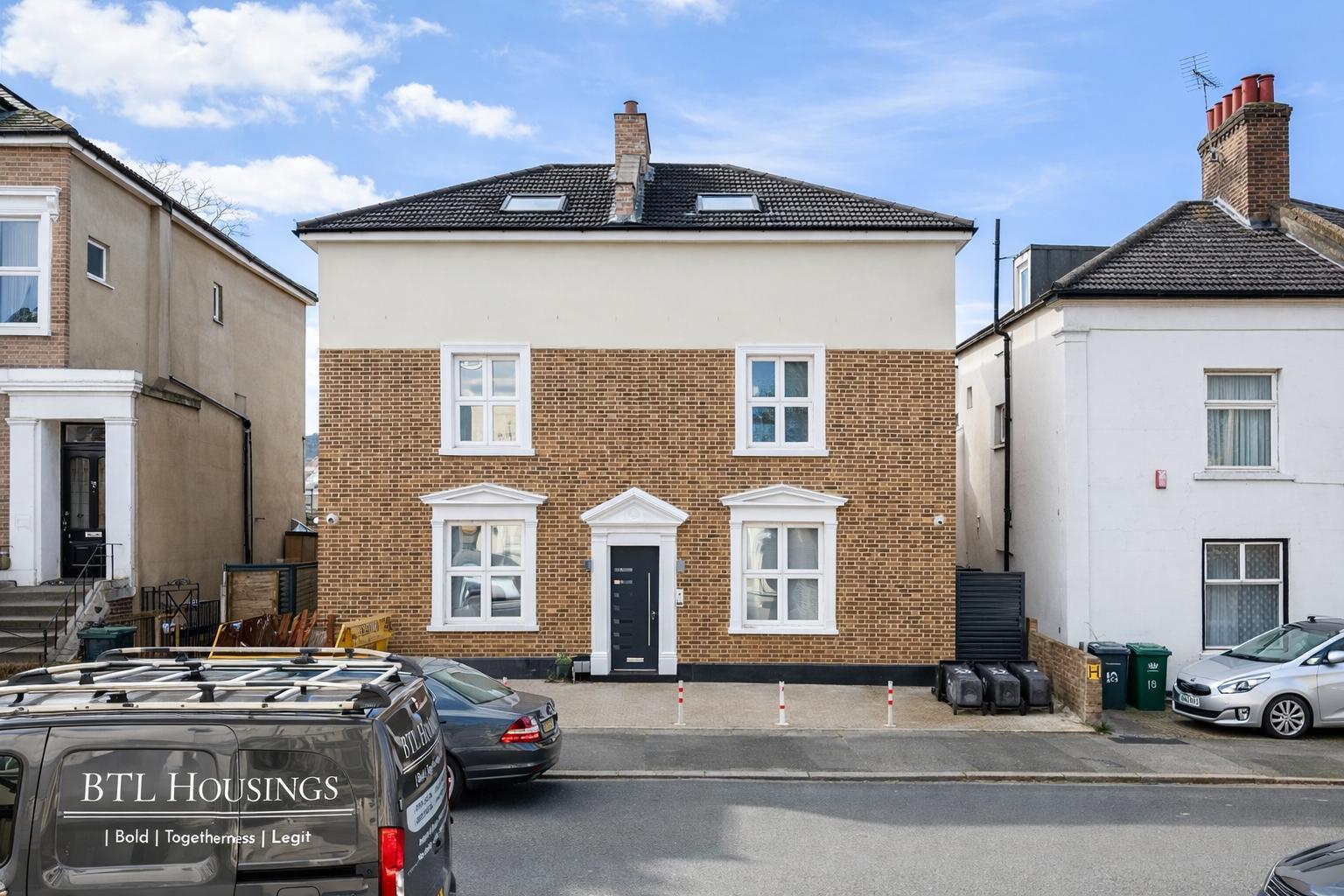 2 bed flat to rent in Limes Grove, London - Property Image 1