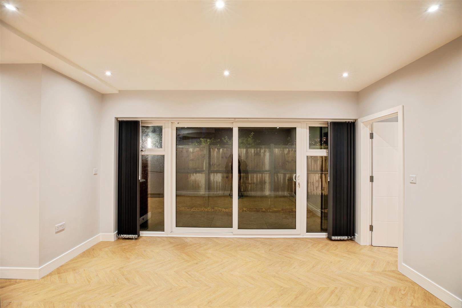 2 bed flat to rent in Limes Grove, London  - Property Image 6