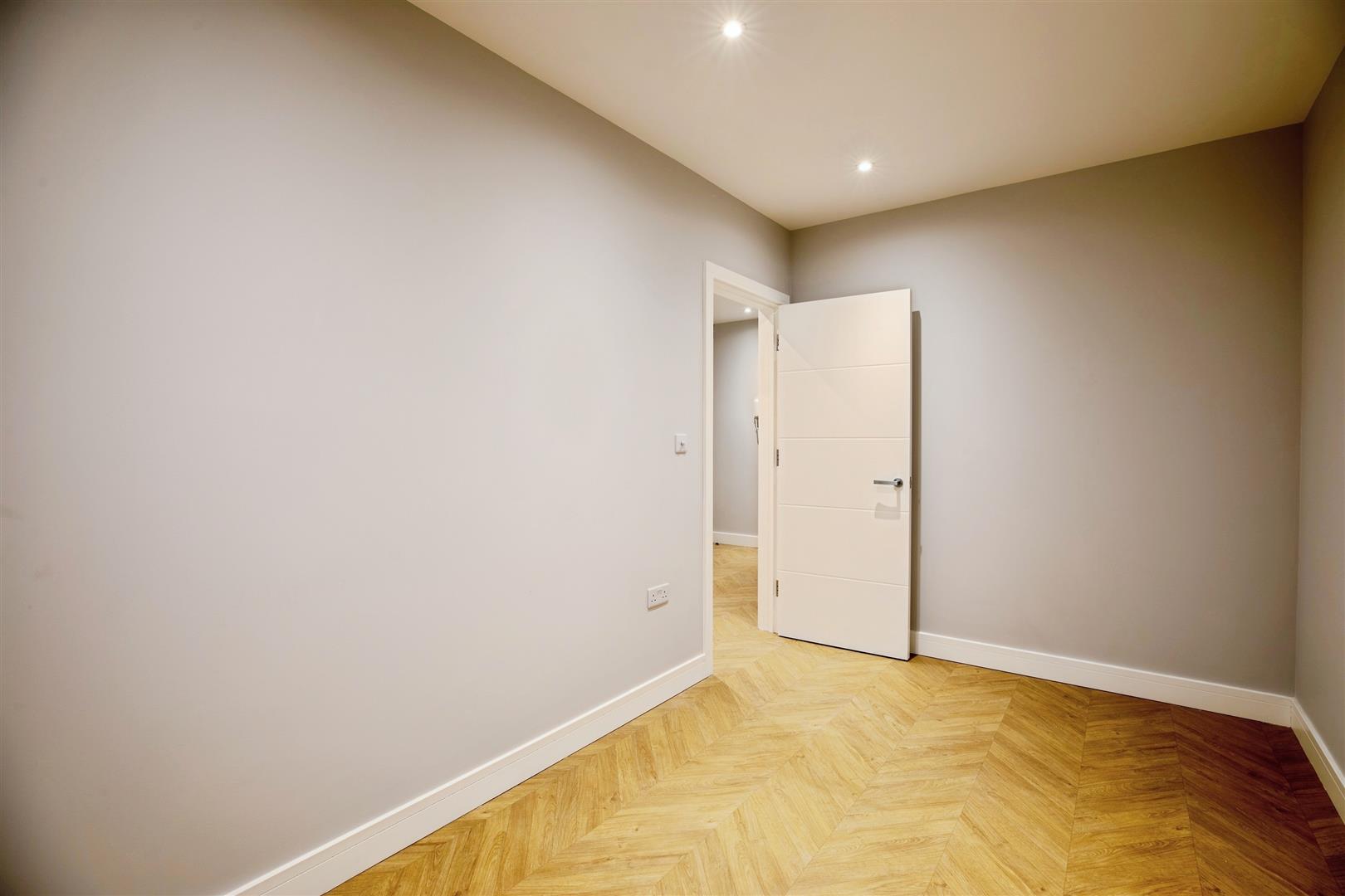 2 bed flat to rent in Limes Grove, London 13