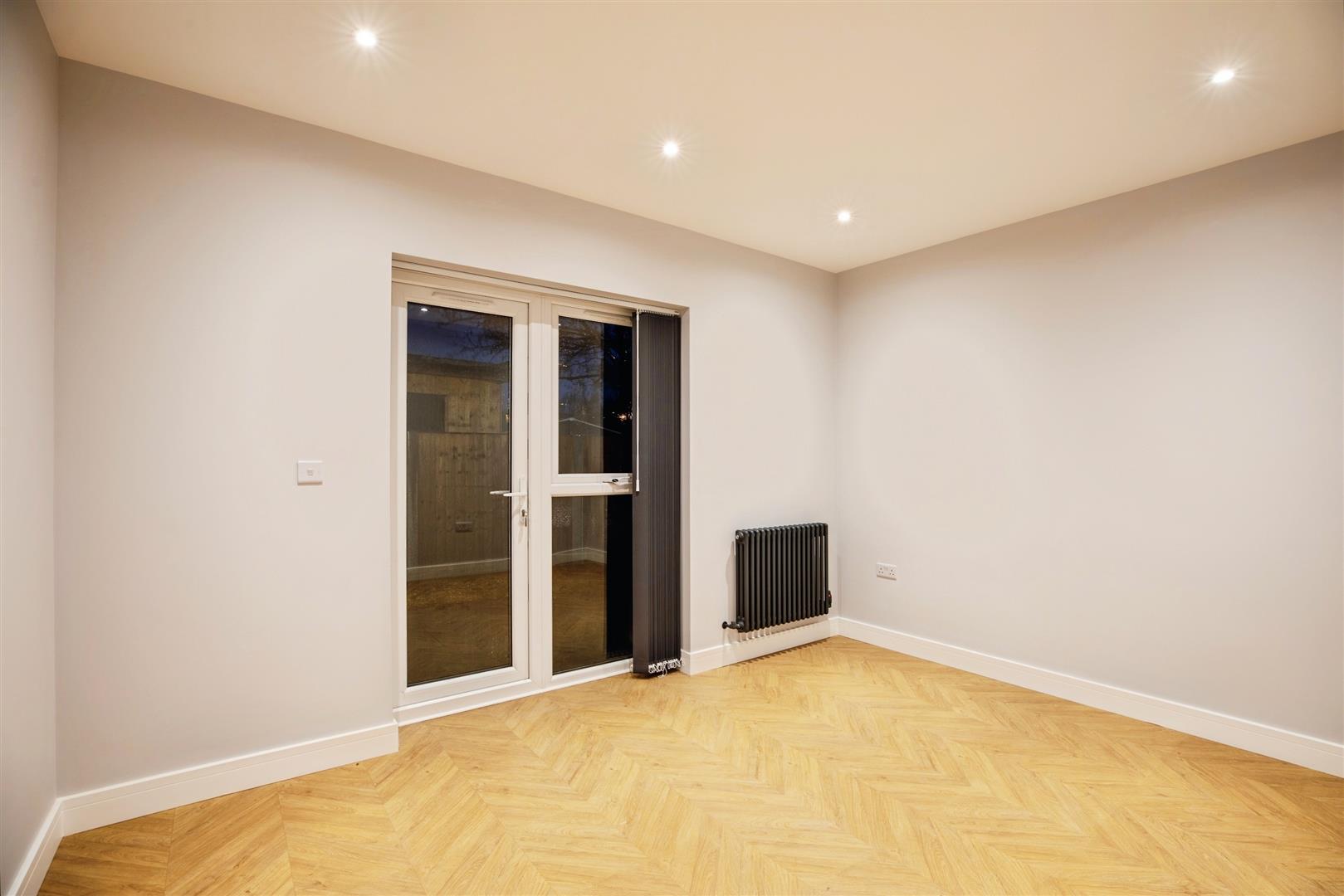2 bed flat to rent in Limes Grove, London 6