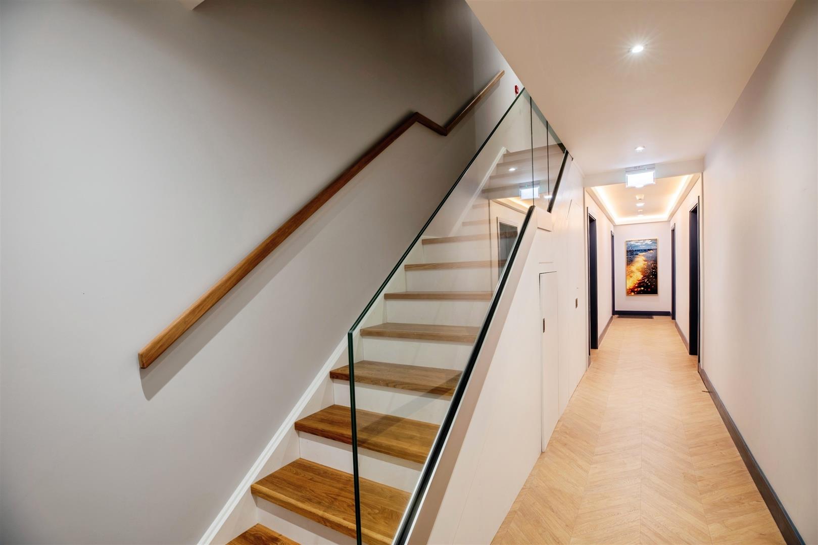 2 bed flat to rent in Limes Grove, London 9