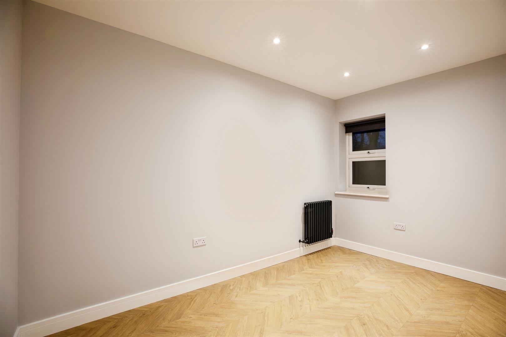 2 bed flat to rent in Limes Grove, London 11