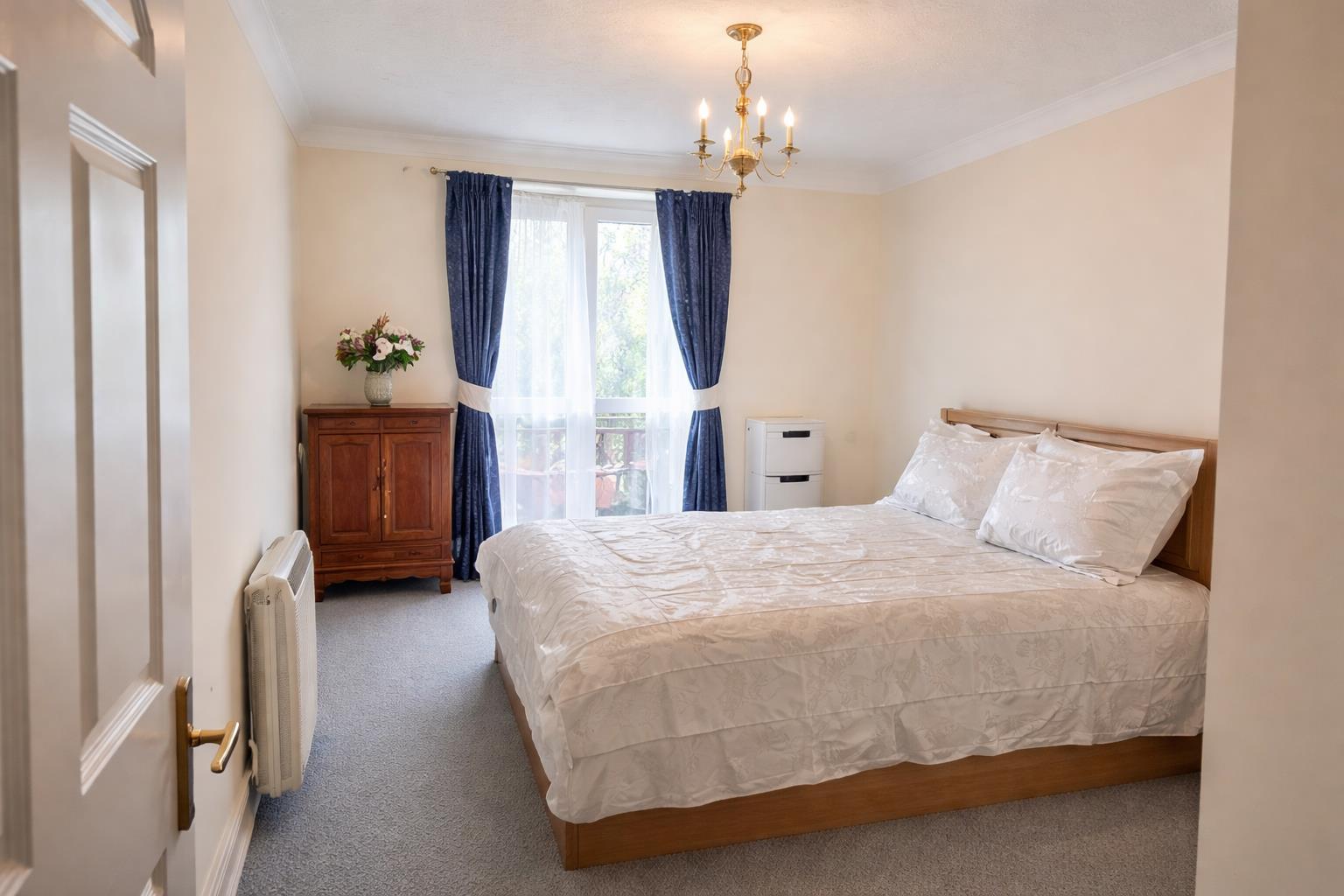 2 bed flat for sale in Whitburn Road, London  - Property Image 8