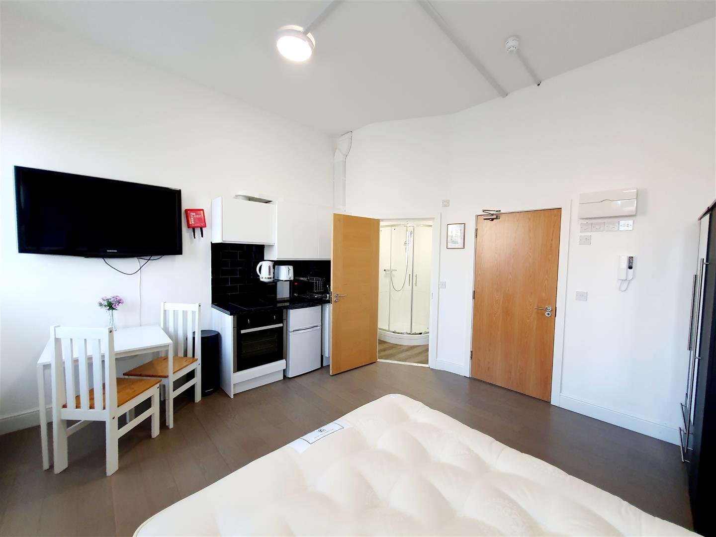 Flat to rent in Woolwich Road, London  - Property Image 6