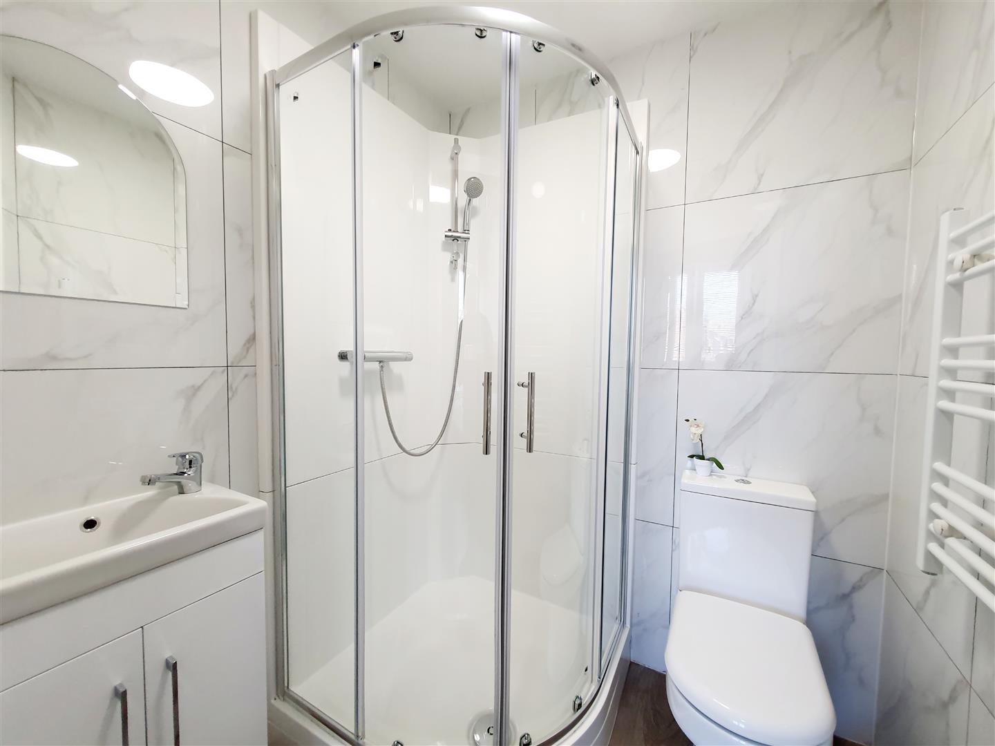 Flat to rent in Woolwich Road, London 7