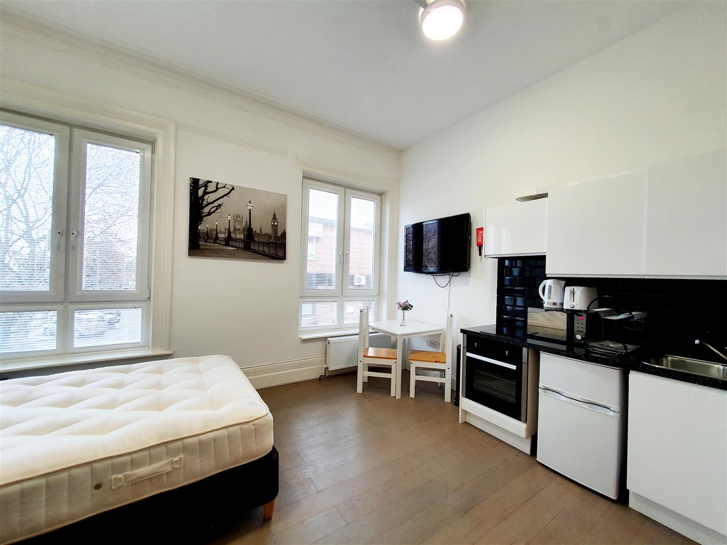 Flat to rent in Woolwich Road, London - Property Image 1