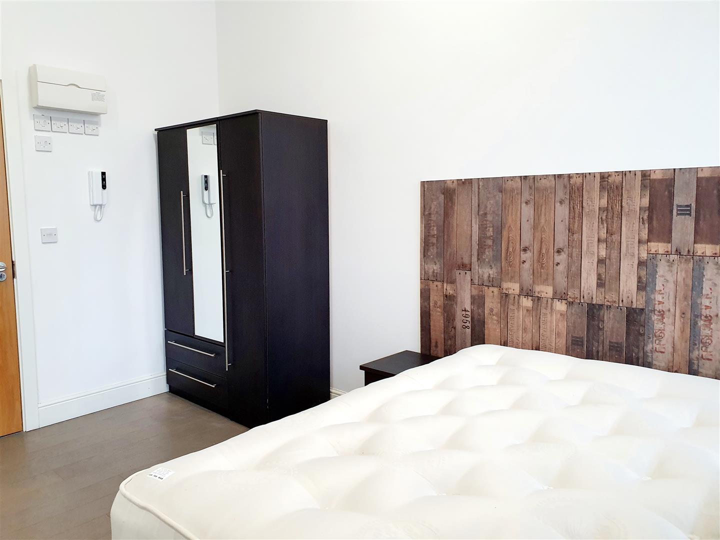 Flat to rent in Woolwich Road, London  - Property Image 3