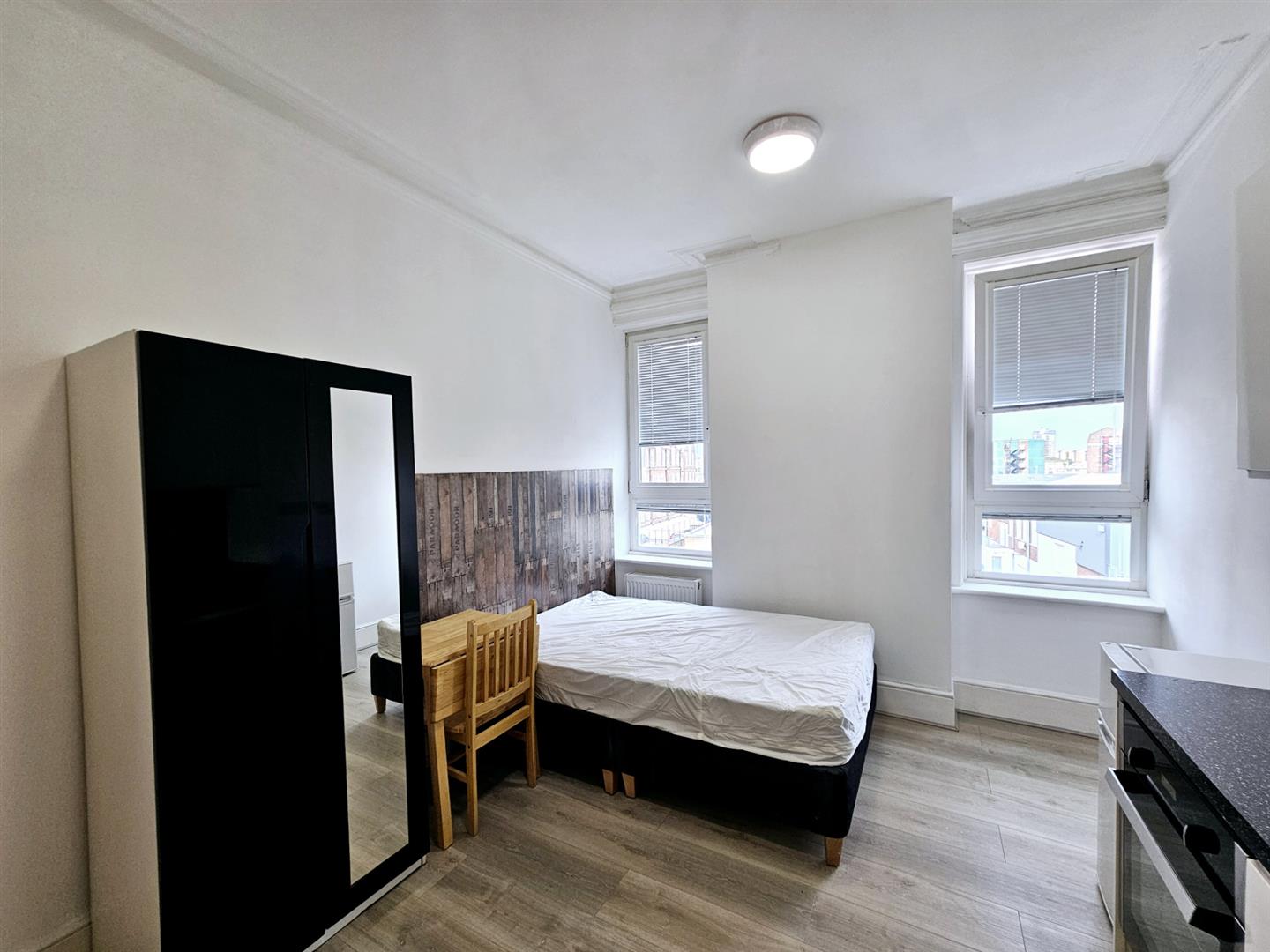 Flat to rent in Woolwich Road, London 1