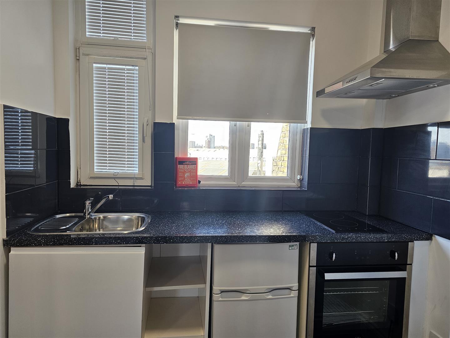 Flat to rent in Warspite Road, London  - Property Image 3