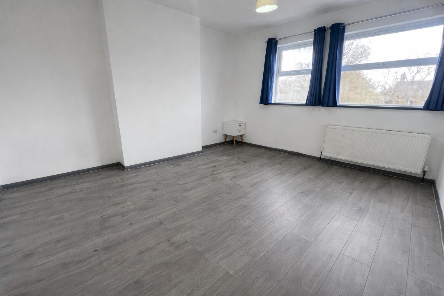 3 bed flat to rent in Brockley Road, London  - Property Image 1