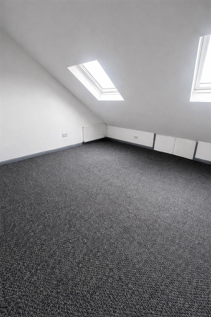 3 bed flat to rent in Brockley Road, London 3