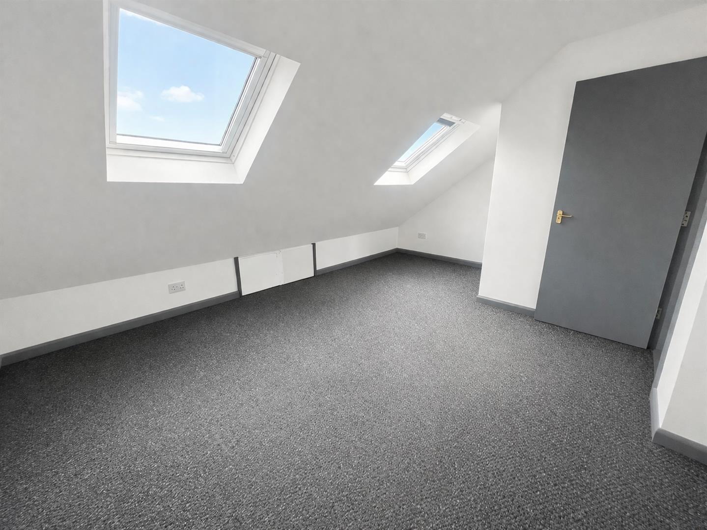 3 bed flat to rent in Brockley Road, London 4