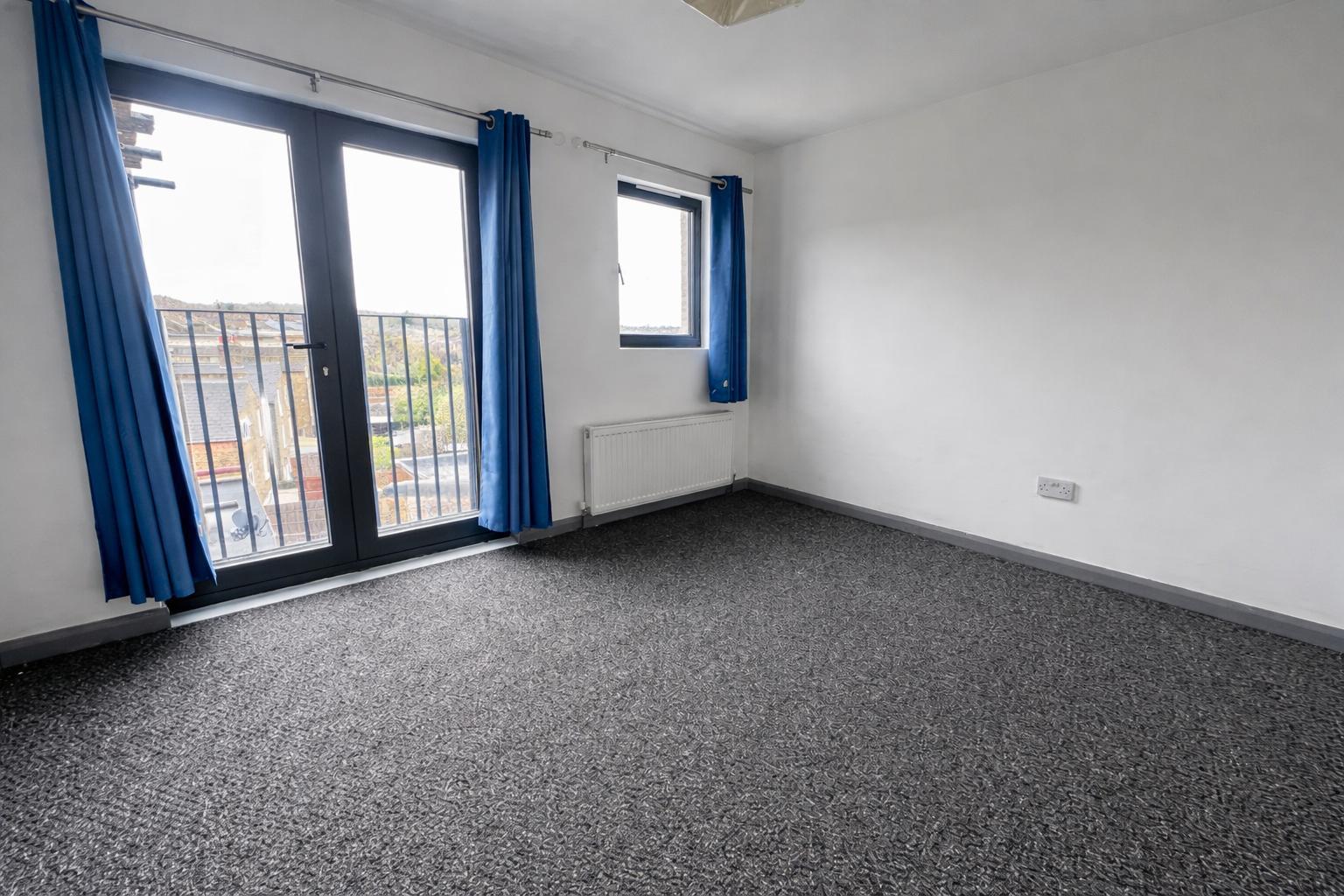 3 bed flat to rent in Brockley Road, London  - Property Image 2